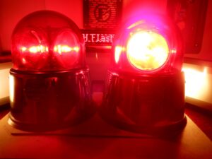 2 *SOLD* FEDERAL SIGNAL 12-VOLT MODEL 174 SUPER BEACONRAYS RED 🚨 GLASS DOMES, HALOGEN BULBS (Copied)