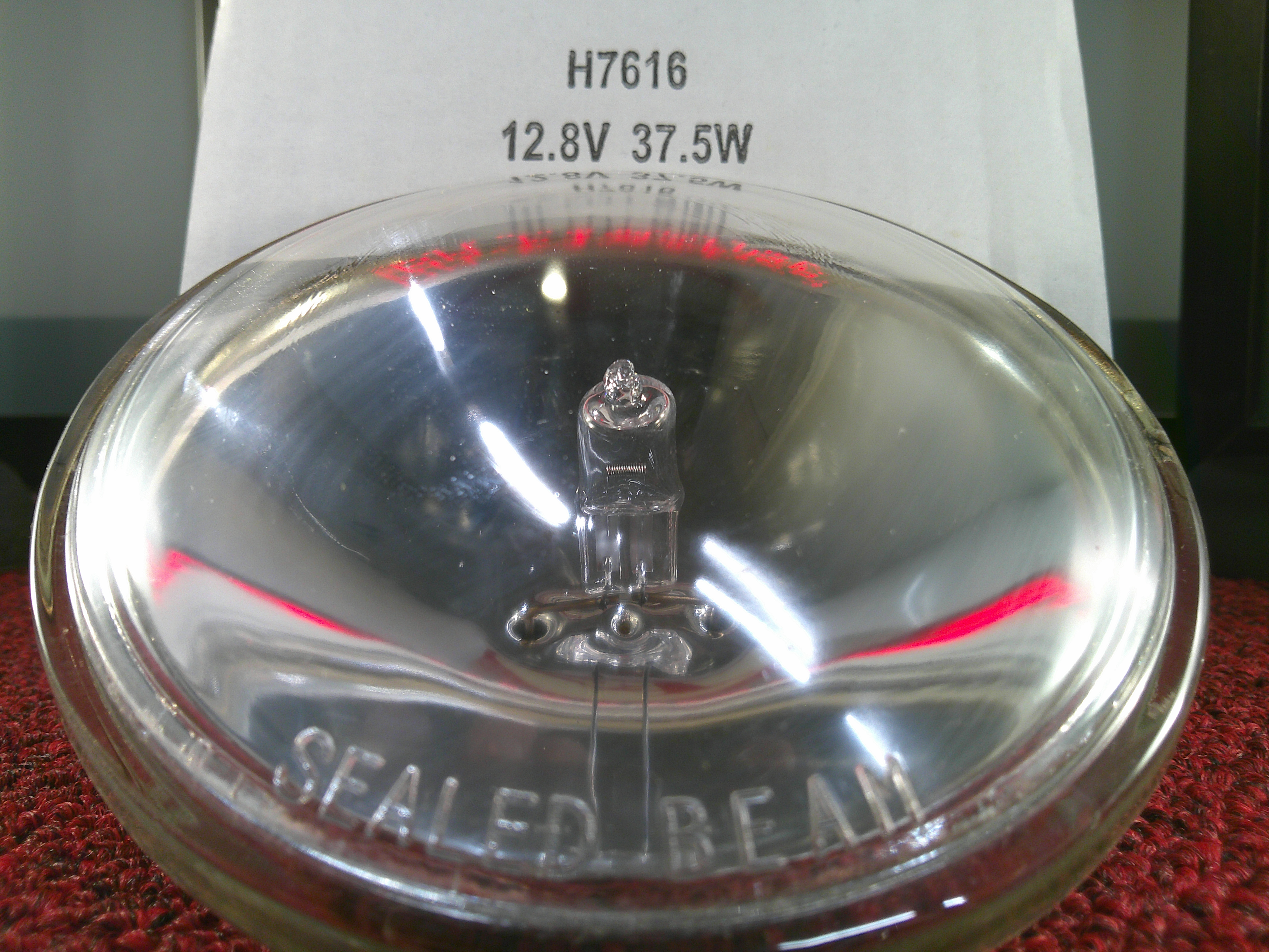 H7616 Halogen PAR‑36 Sealed Beam – Whiter, Brighter 12.8V 37.5W Upgrade Bulb – Federal Signal / TwinSonic
